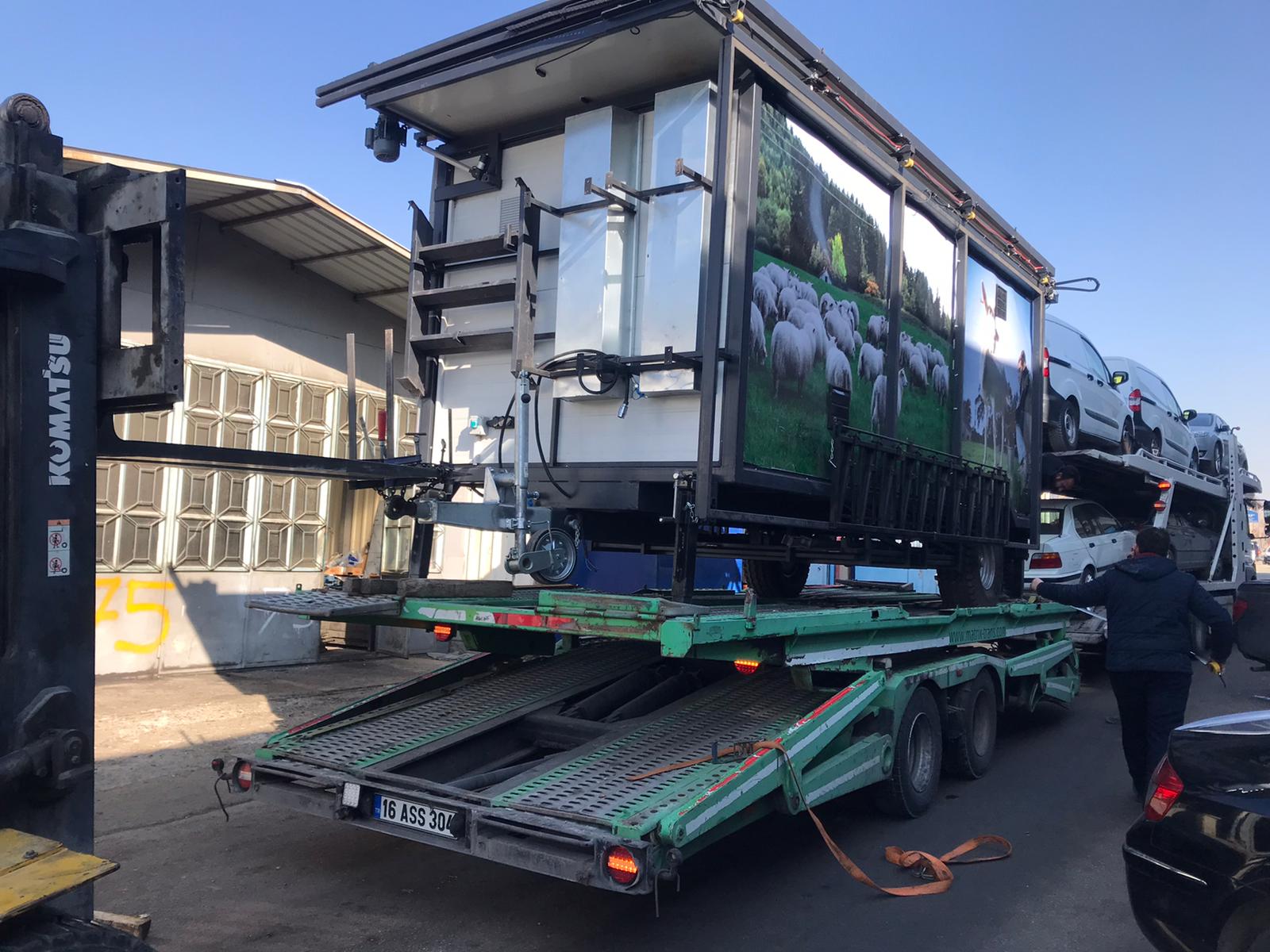 Mobil mandıra - forklift ile yükleme